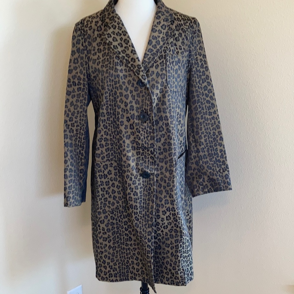 Gorgeous Fendi trenchcoat new without tags